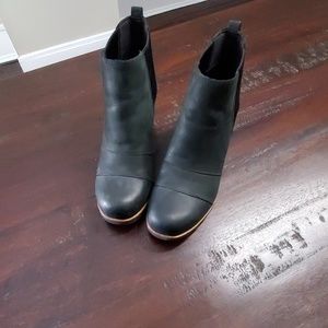 Sorel black wedge boots